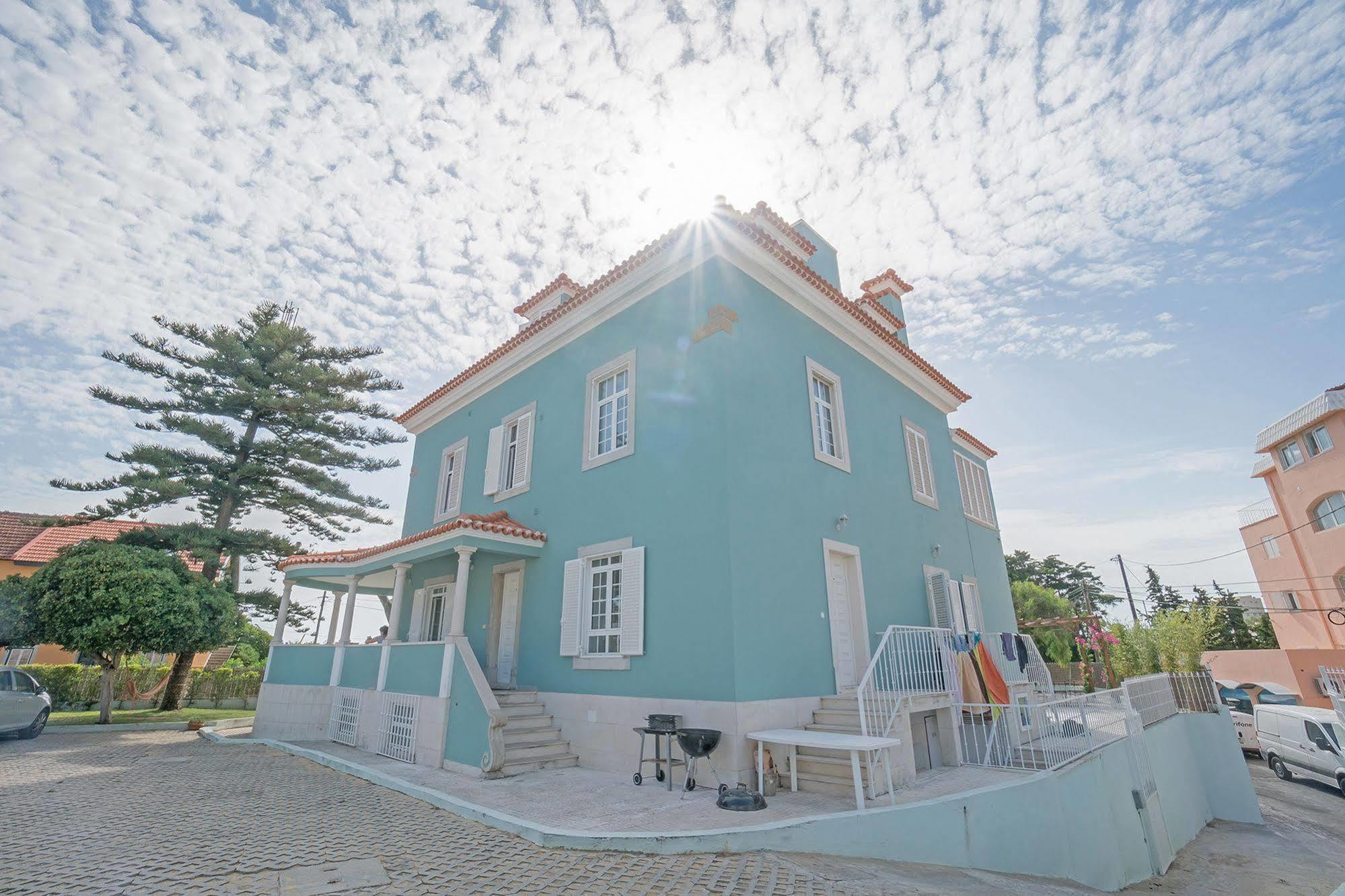 Blue Boutique Hostel & Suites Ещорил Екстериор снимка