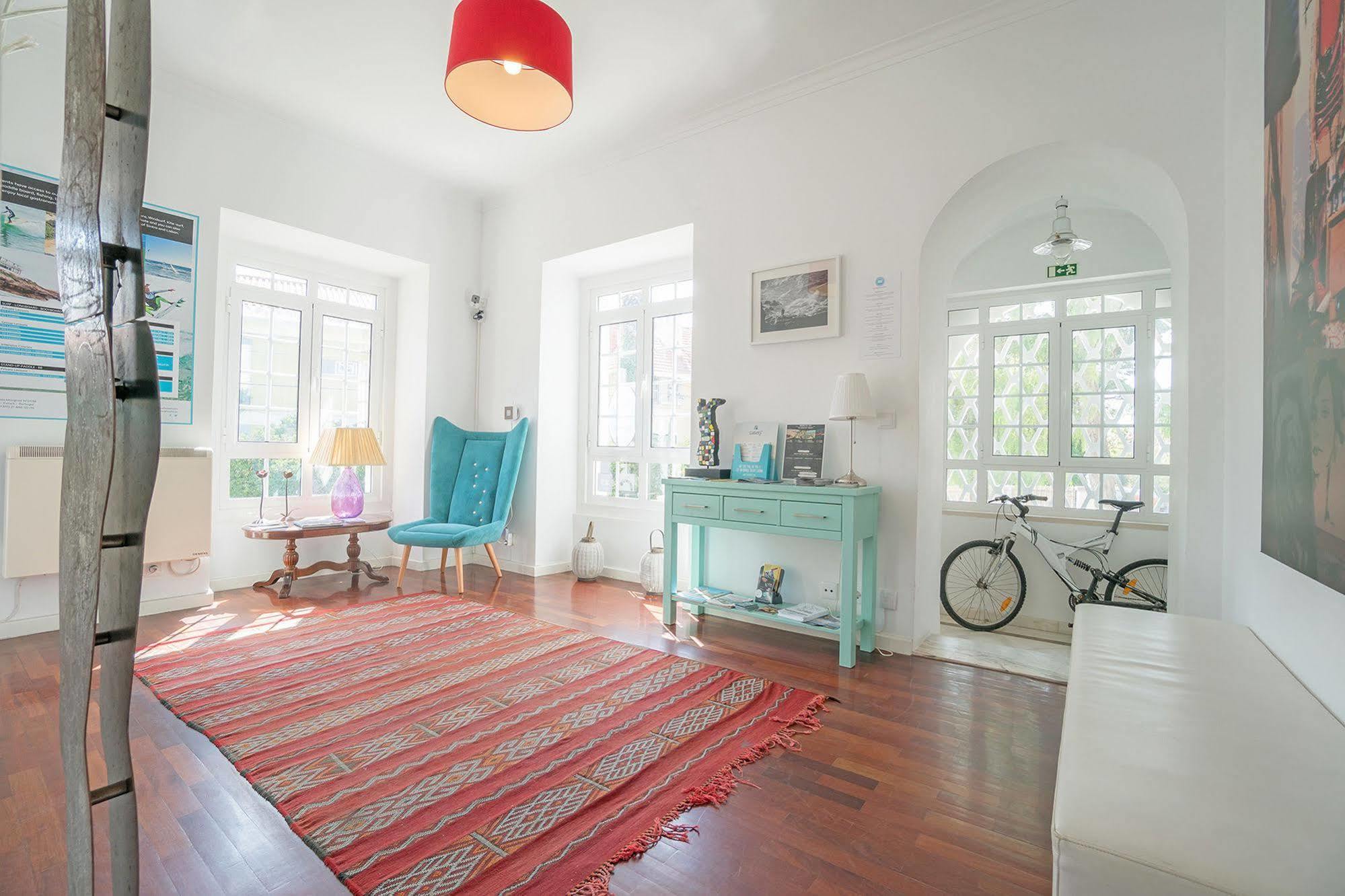 Blue Boutique Hostel & Suites Ещорил Екстериор снимка