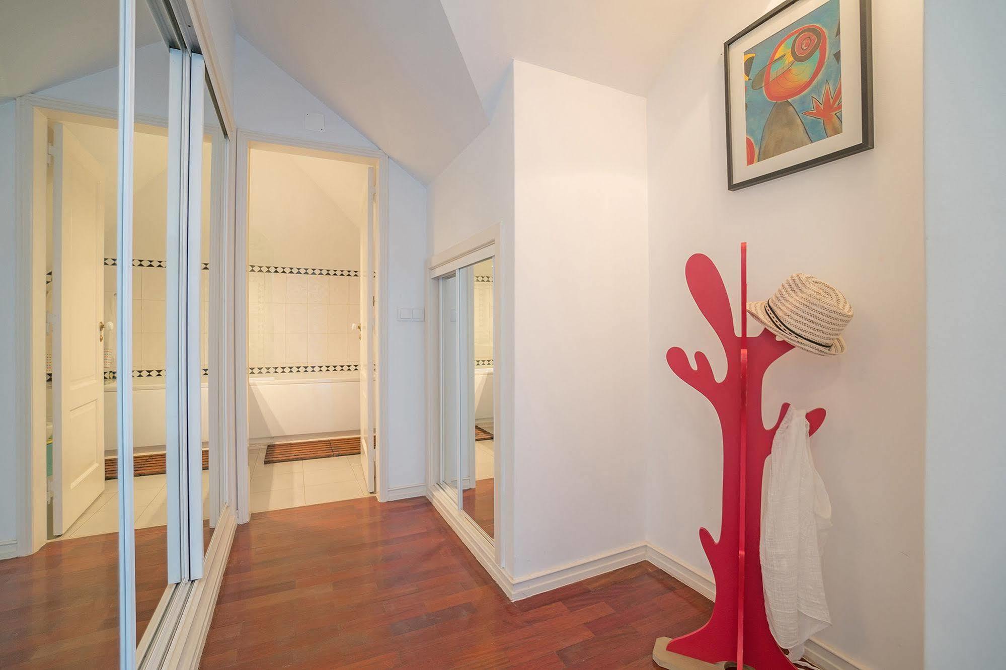 Blue Boutique Hostel & Suites Ещорил Екстериор снимка
