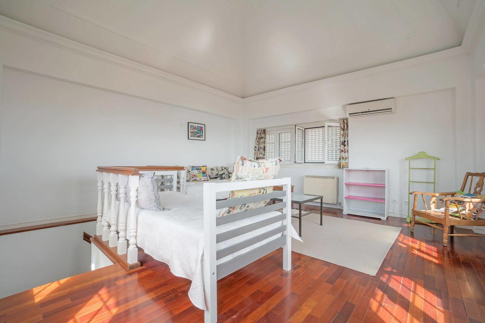 Blue Boutique Hostel & Suites Ещорил Екстериор снимка