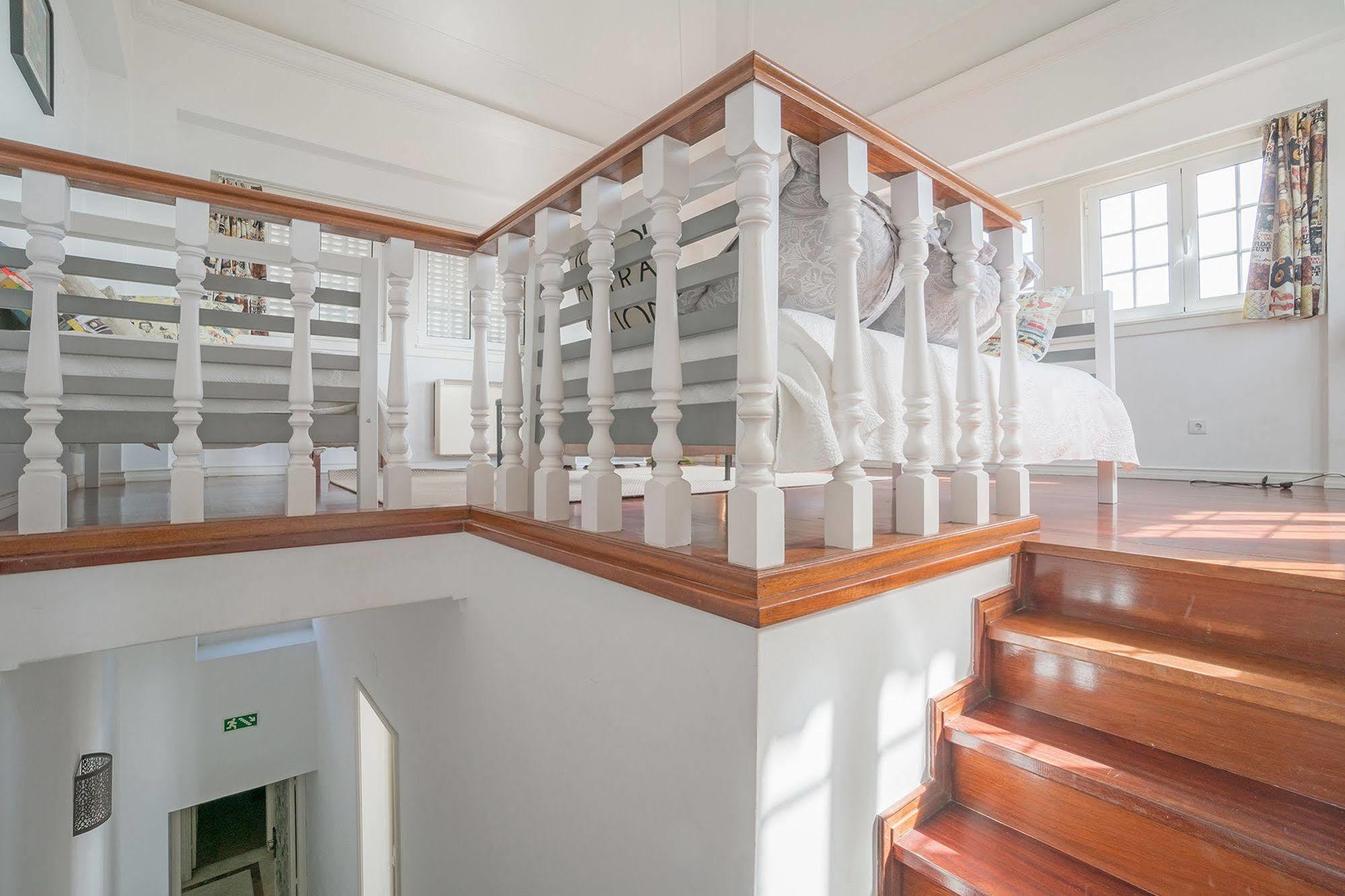 Blue Boutique Hostel & Suites Ещорил Екстериор снимка
